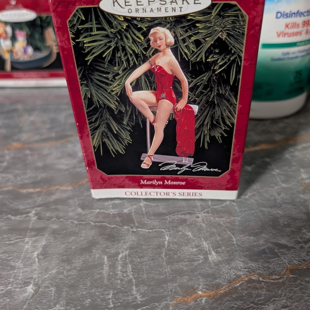 Hallmark Marilyn Monroe Keepsake Christmas Ornament 1998